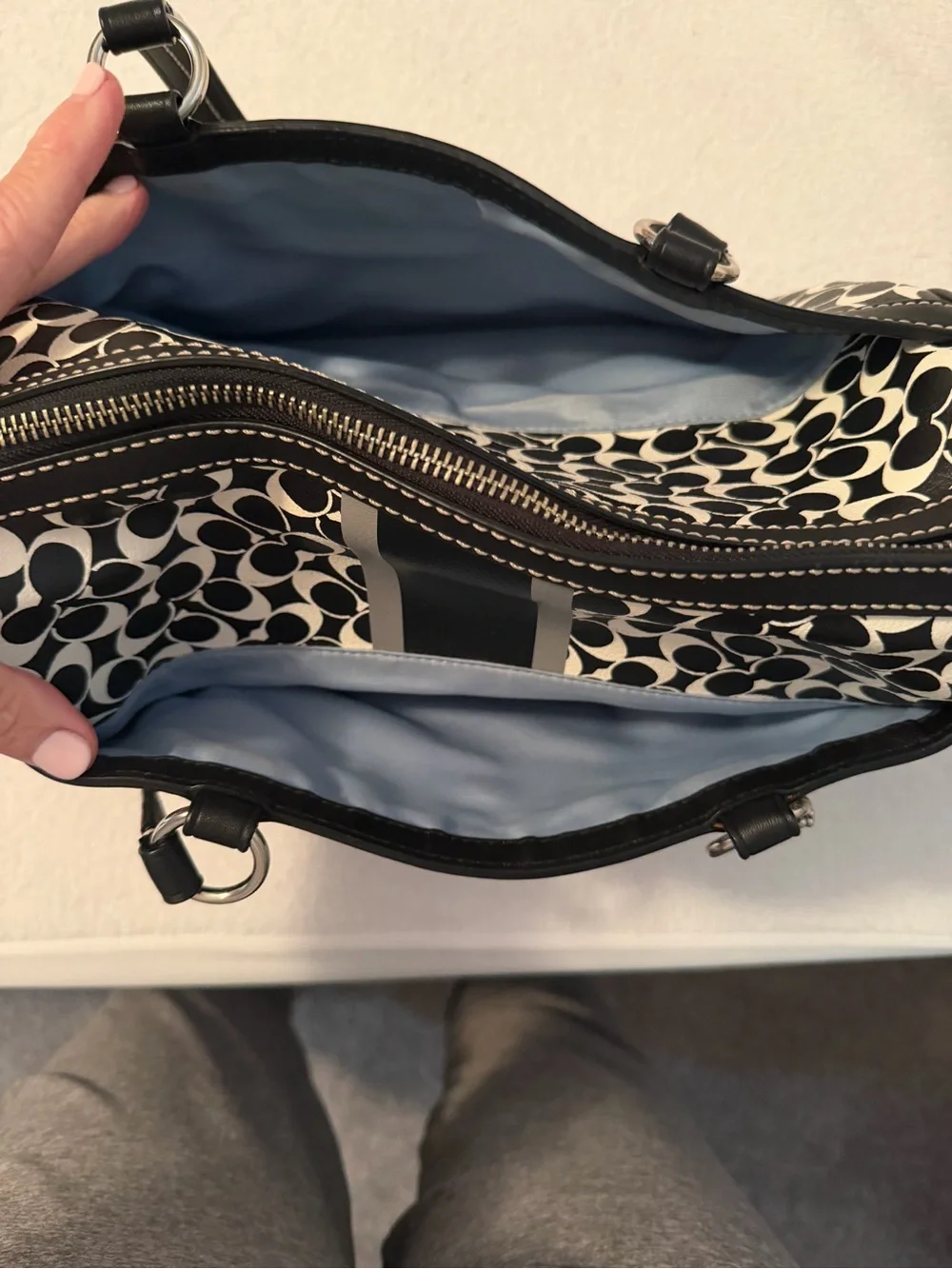 Coach Black and Cream Signature-Pattern Tote Bag. Rarely used. - Picture 3 of 4